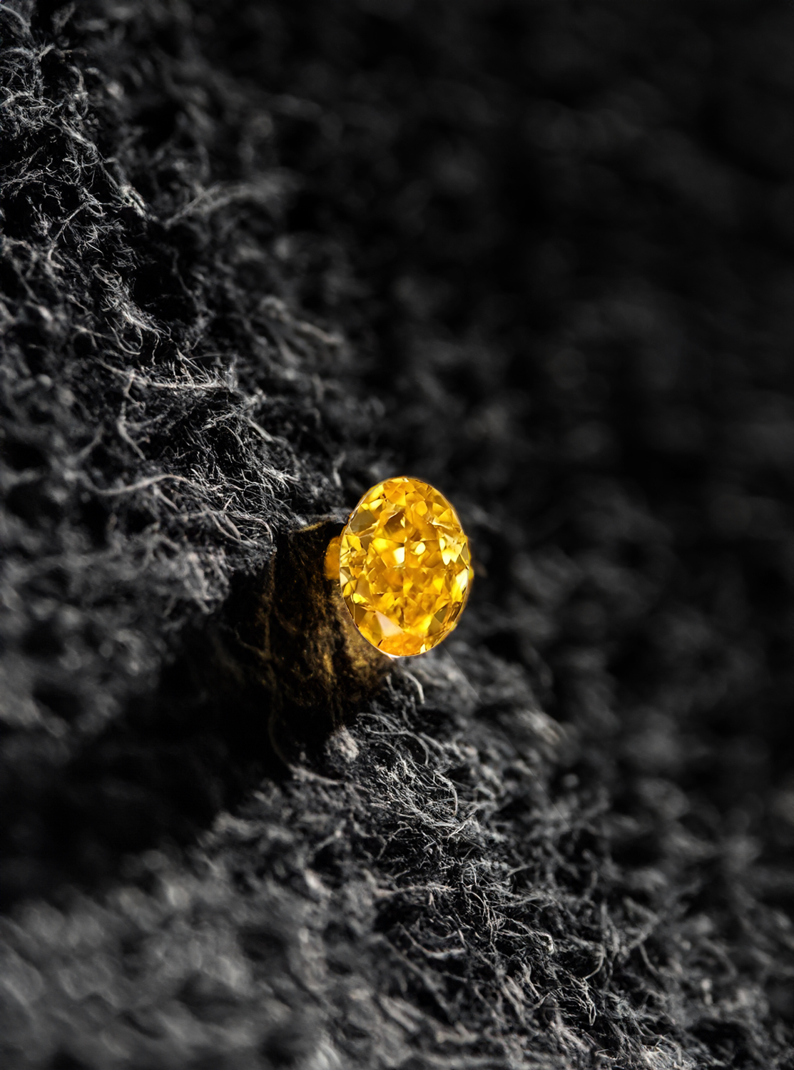 Ovaler Fancy Vivid Yellow-Orange Diamant in 1,01 Karat