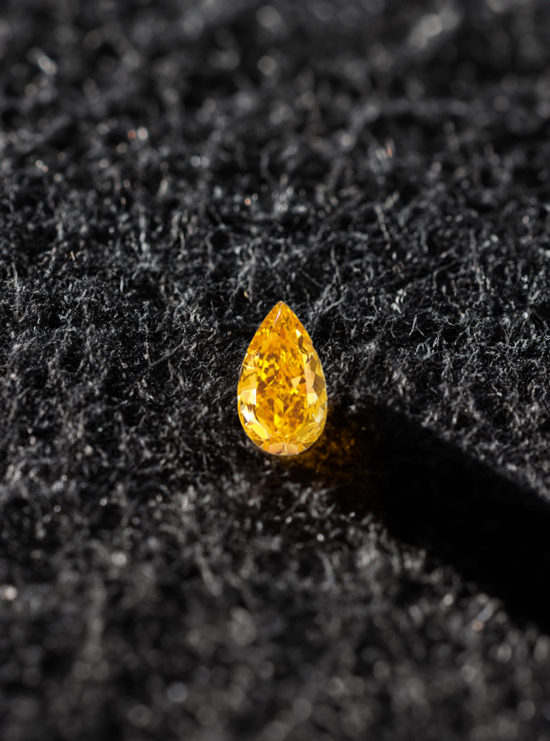 Fancy Vivid Yellow-Orange Diamant in 1,03 Karat, Pear-Form