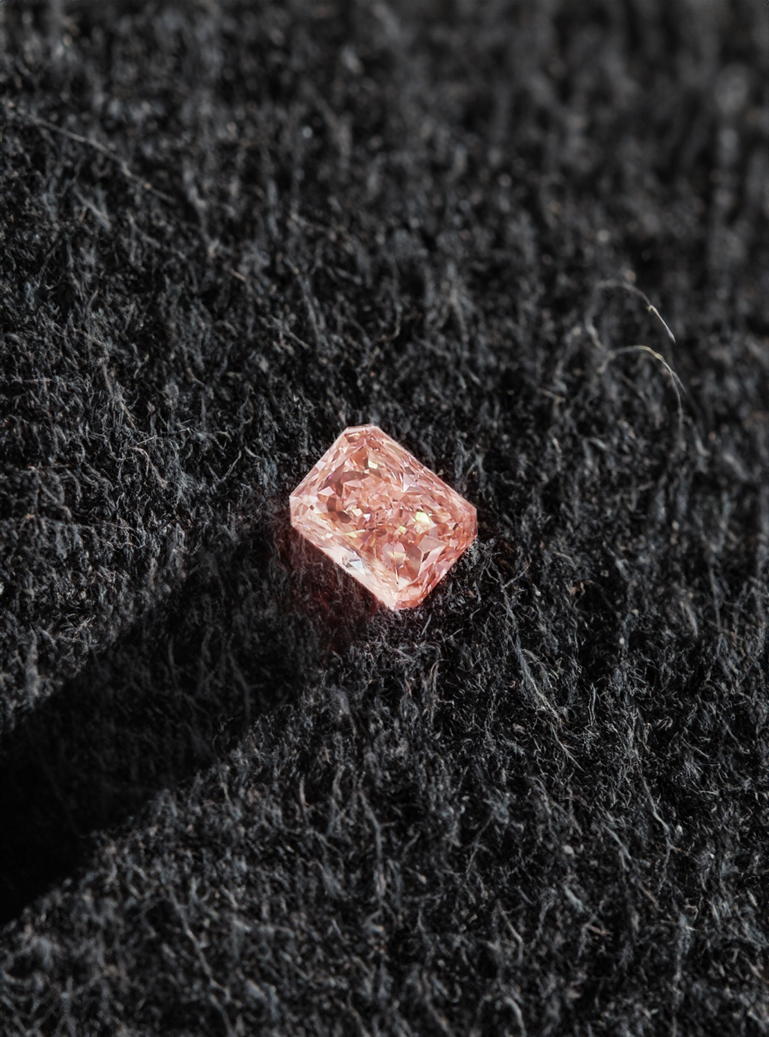 Fancy Intense Orangy Pink Diamant in 1,07 Karat, Radiant-Form