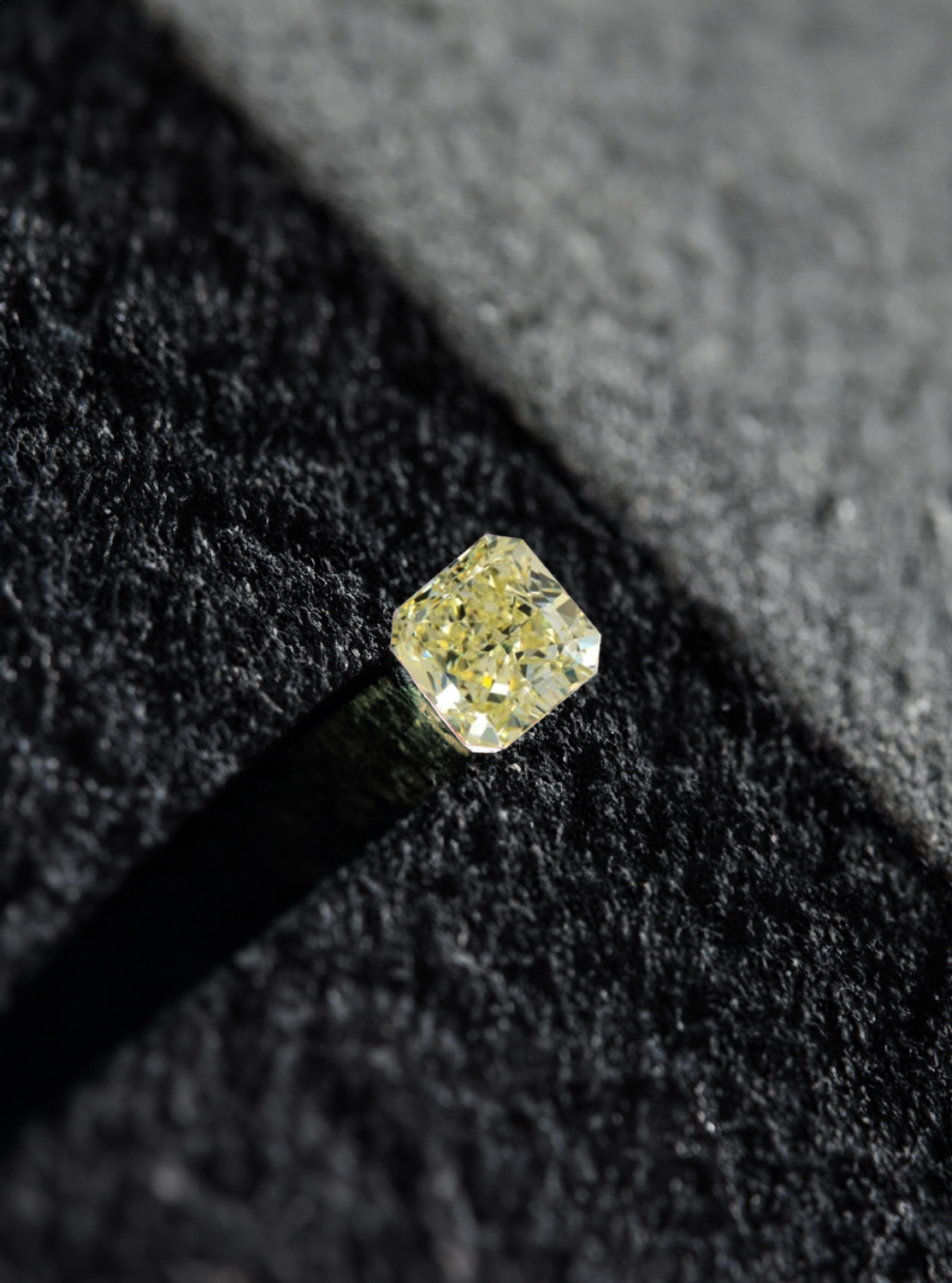 Fancy Yellow Diamant, Radiant in 11,05 Karat