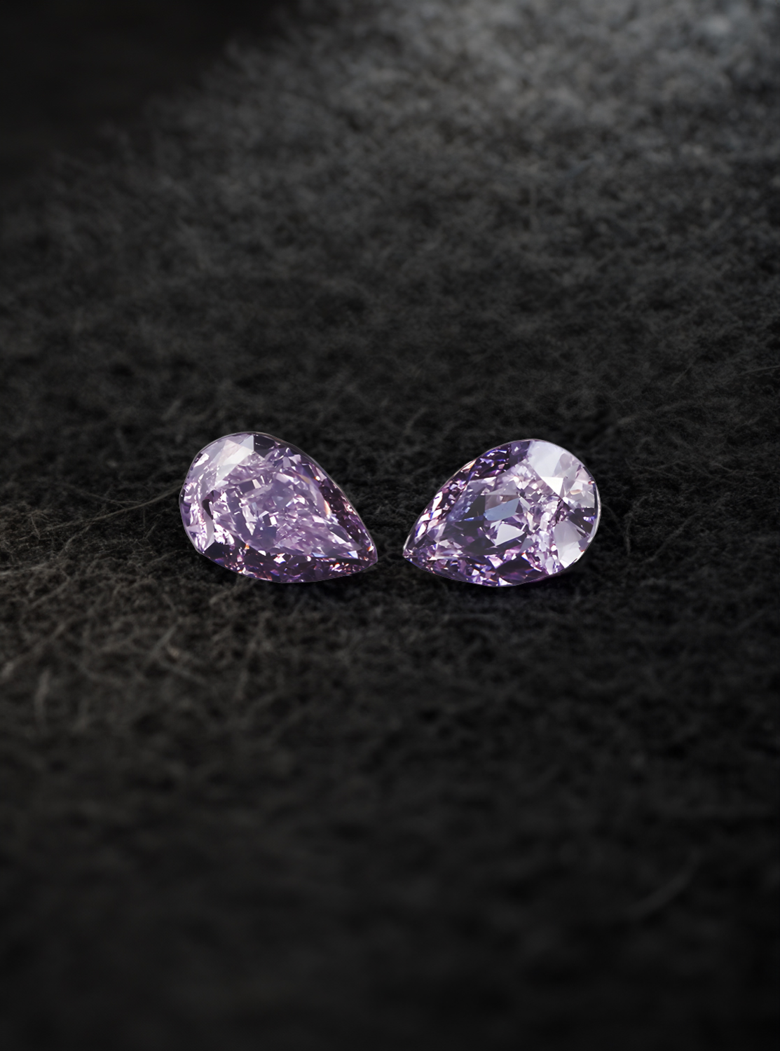 Fancy Intense Pink-Purple Diamanten-Duo in 0,52 & 0,51 Karat, Pear-Form