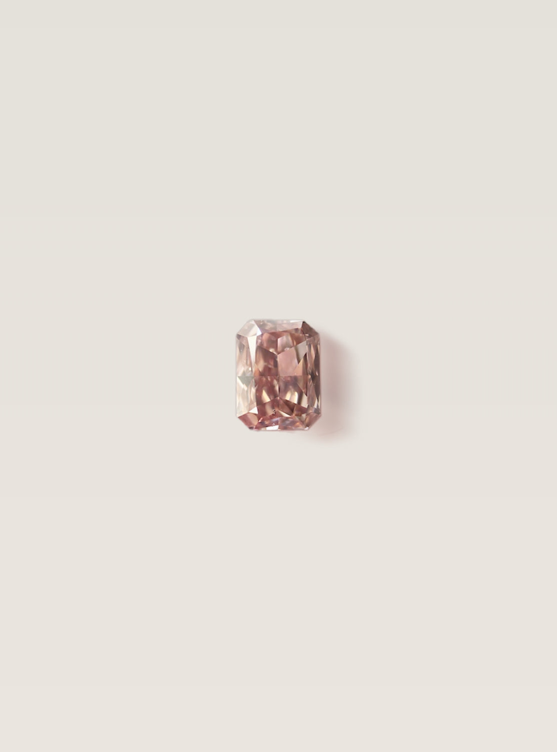 Fancy Intense Orangy Pink Diamant in 1,07 Karat, Radiant-Form